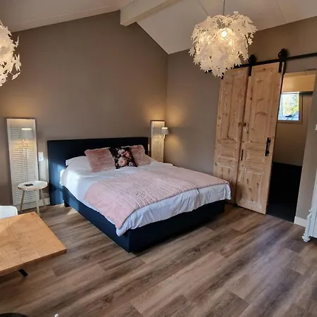 Bed & Breakfast De Droomhoeve 4*